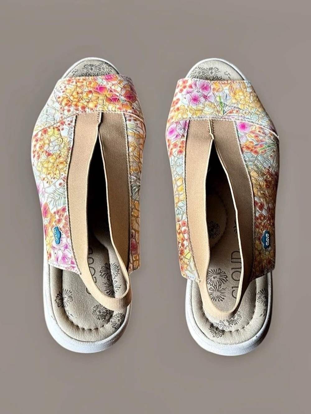 Cloud Floral Sandals in White & Pink US 8